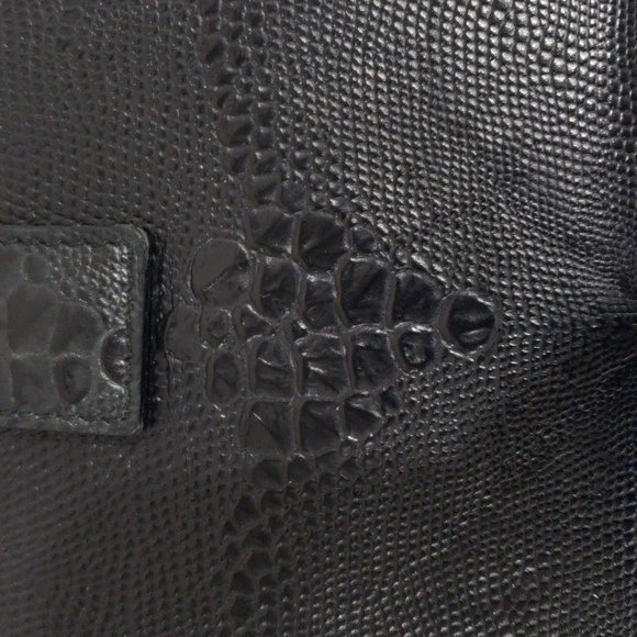 Authentic Salvatore Ferragamo Black Leather Bi-Fold Wallet – Luxury 4.75"x4-inch - Picture 5 of 15